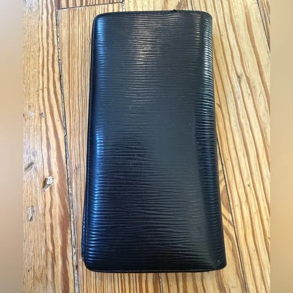 Louis Vuitton Black Epi Leather Wallet w LV Dust Bag - Picture 11 of 12